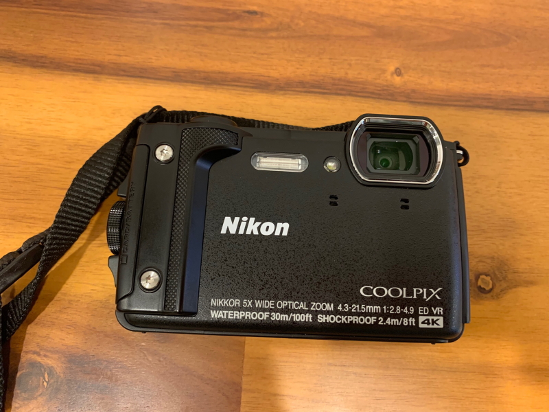 Nikon COOLPIX W300BvԂ̃jR̃JłB